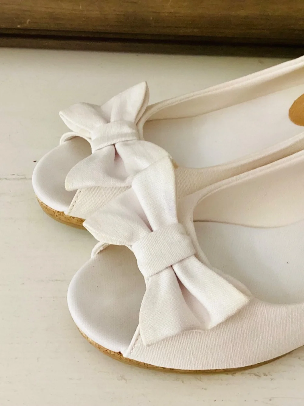 American Eagle Fabric Wedge Size Girls Youth 3 Pumps White Bow Peep Toe Cork